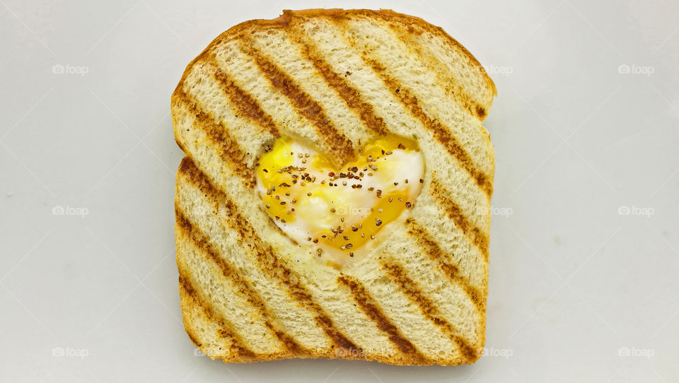 Fried Egg Toast. 🍳 🍞 ♥️