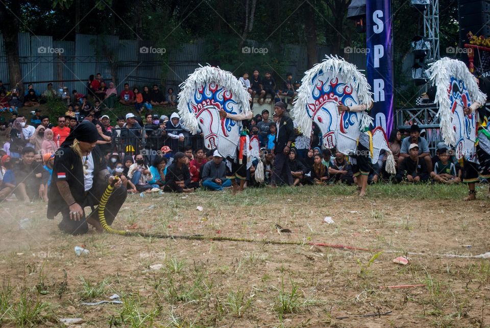 lumping horse art performance