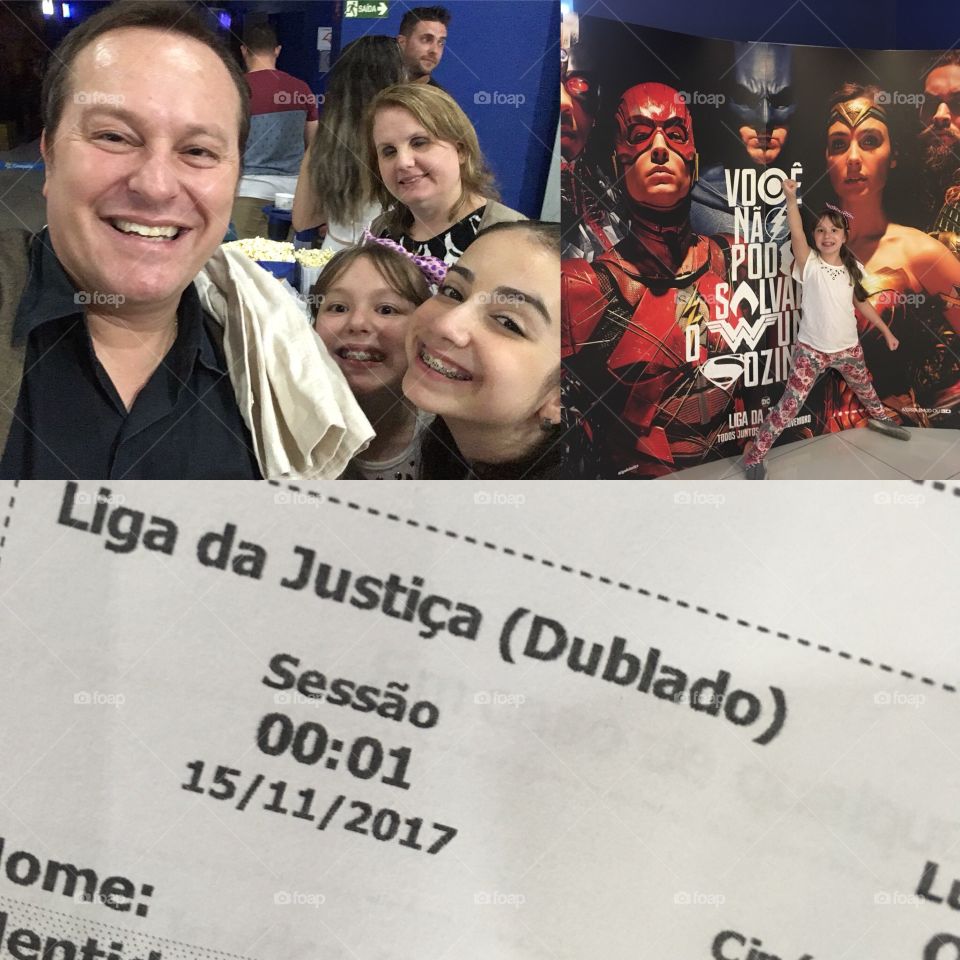 Êba, estamos assistindo a estreia da #LigaDaJustiça!
#Cinema no 1o minuto de #QuartaFeira. Viva as loucuras com essas meninas lindas.
(No resto do mundo estreará dia 17, mas devido ao feriado, a #DC liberou ao Brasil)!
🍿 
#Batman
#Ciborgue
#MulherMaravilha
#Aquaman
#Superman