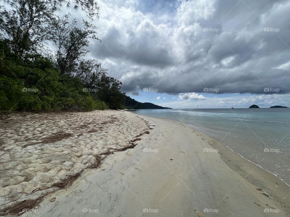 Beach with no people 