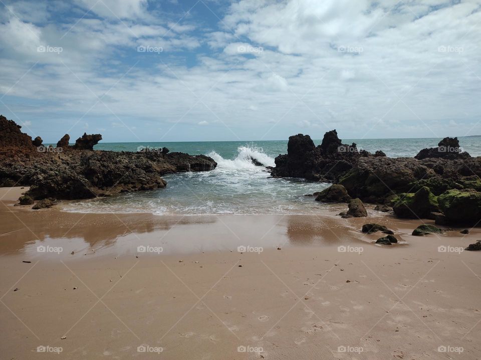 Famous beach in northeastern Brazil, Tambaba is a very visited place in Paraíba.  On this beach you can also find an area reserved for naturists.