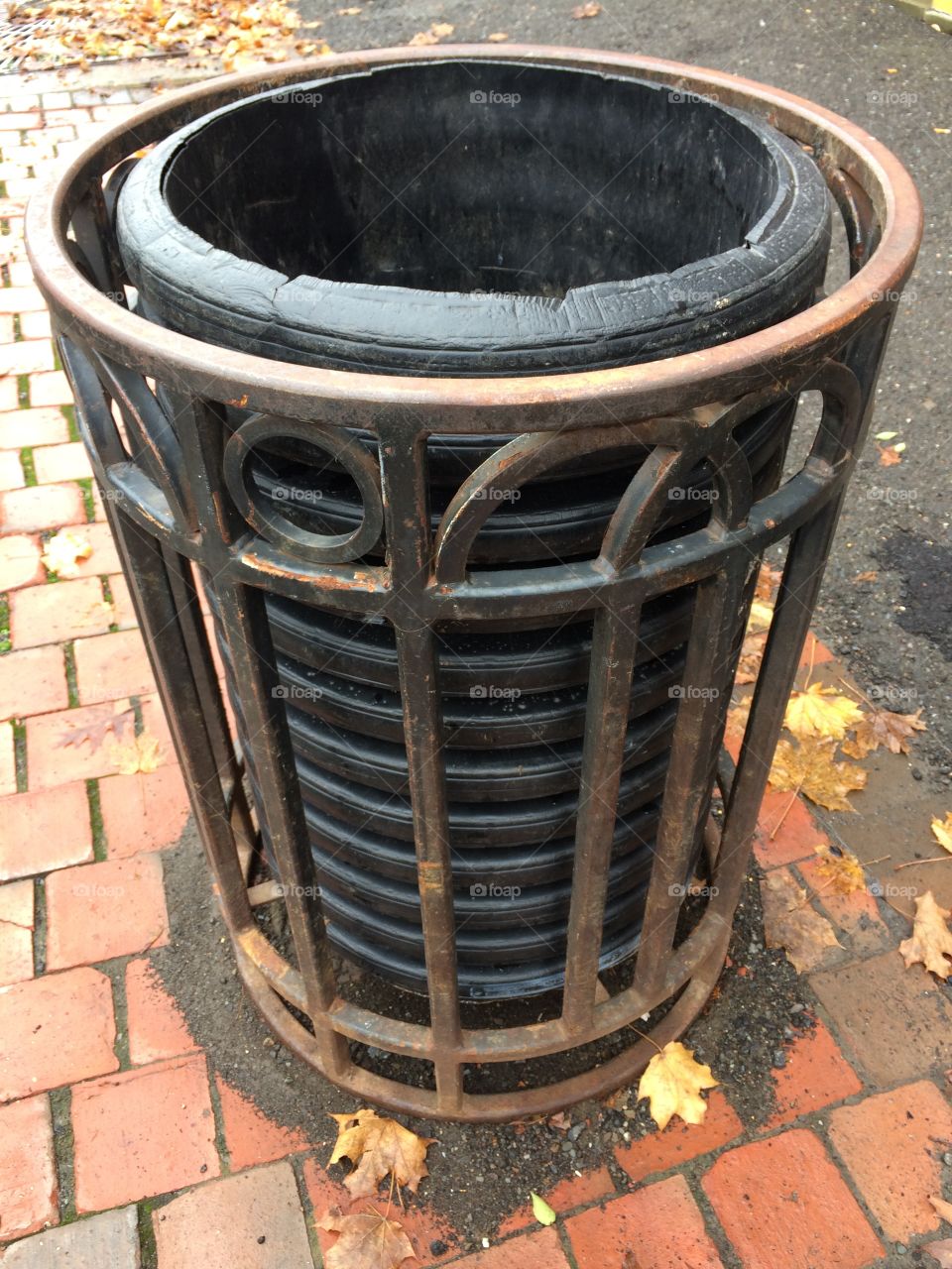Retro garbage can
