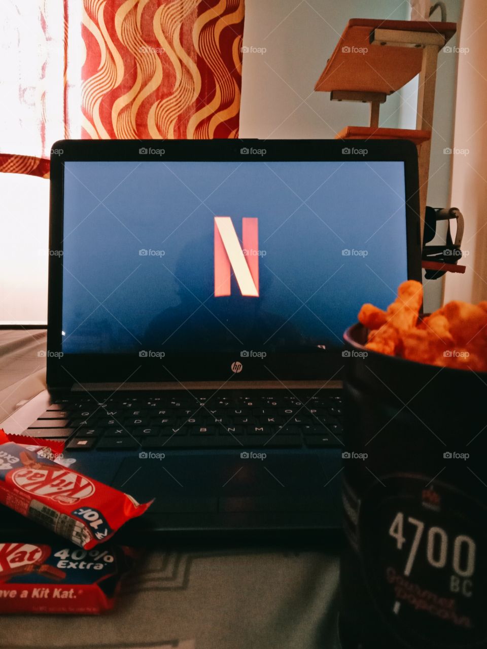 chill with some popcorn , chocolate and Netflix ... best partner for The night Netflix