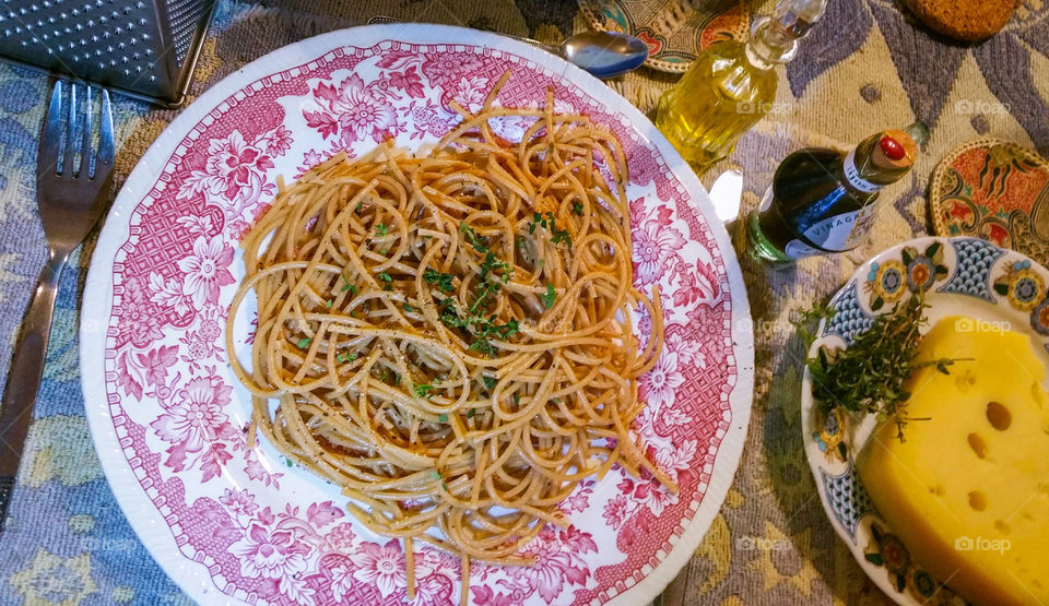 Pasta with thyme and black pepper