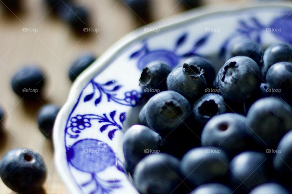 Fruits! - Blueberries in a vintage delft blue bowl on bamboo in natural light