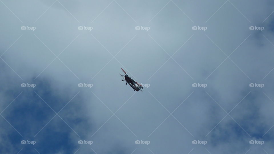 самолет в облоках