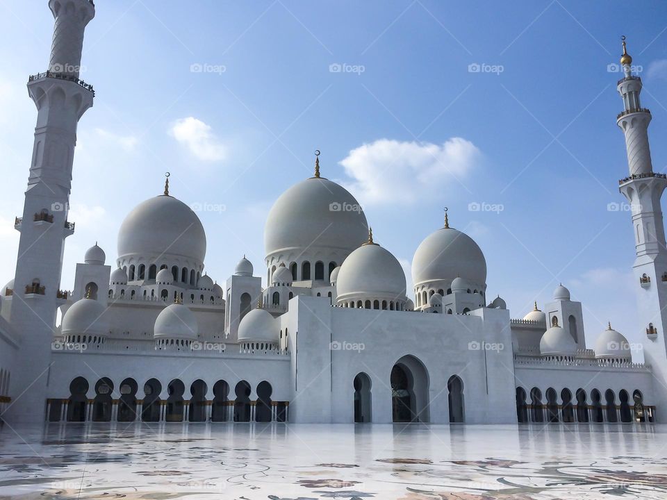 mobile photo architecture, mosque in Abu Dhabi white domes