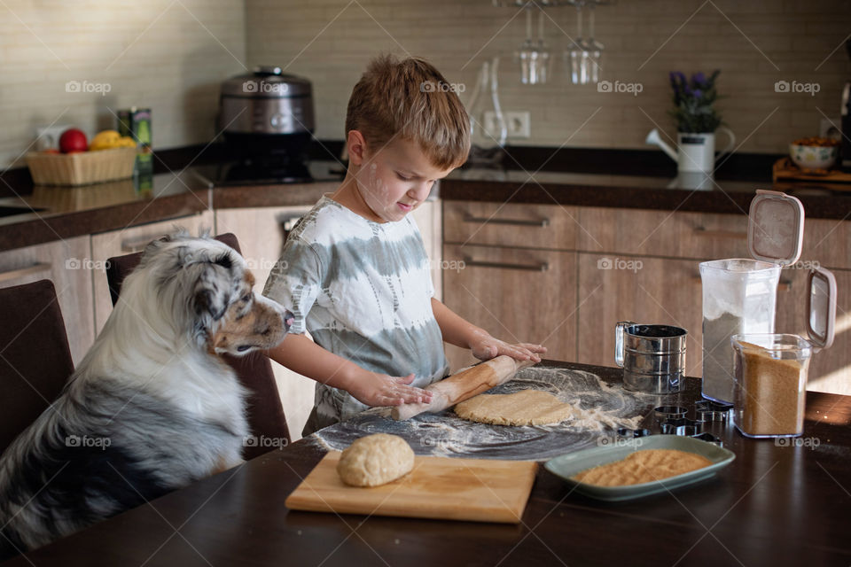 Cooking Curd cookies 
Dough: сottage cheese 200 grams, butter 100 gr, flour 1.5 cups, sugar 100 gr, baking powder 1 teaspoon, vanillin.
Mix all togeather, put in the frige for 1 hour, then make cookies and bake 15-20 at  180C