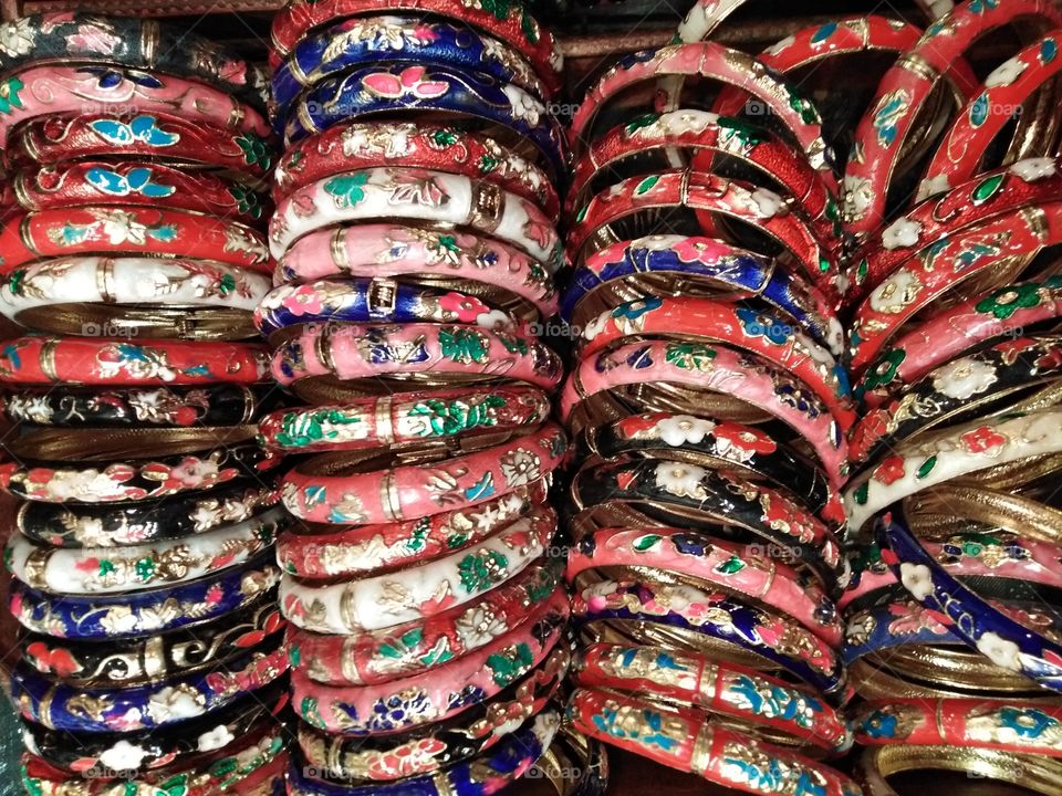 Display colourful of gelang with chinese design tradition.
