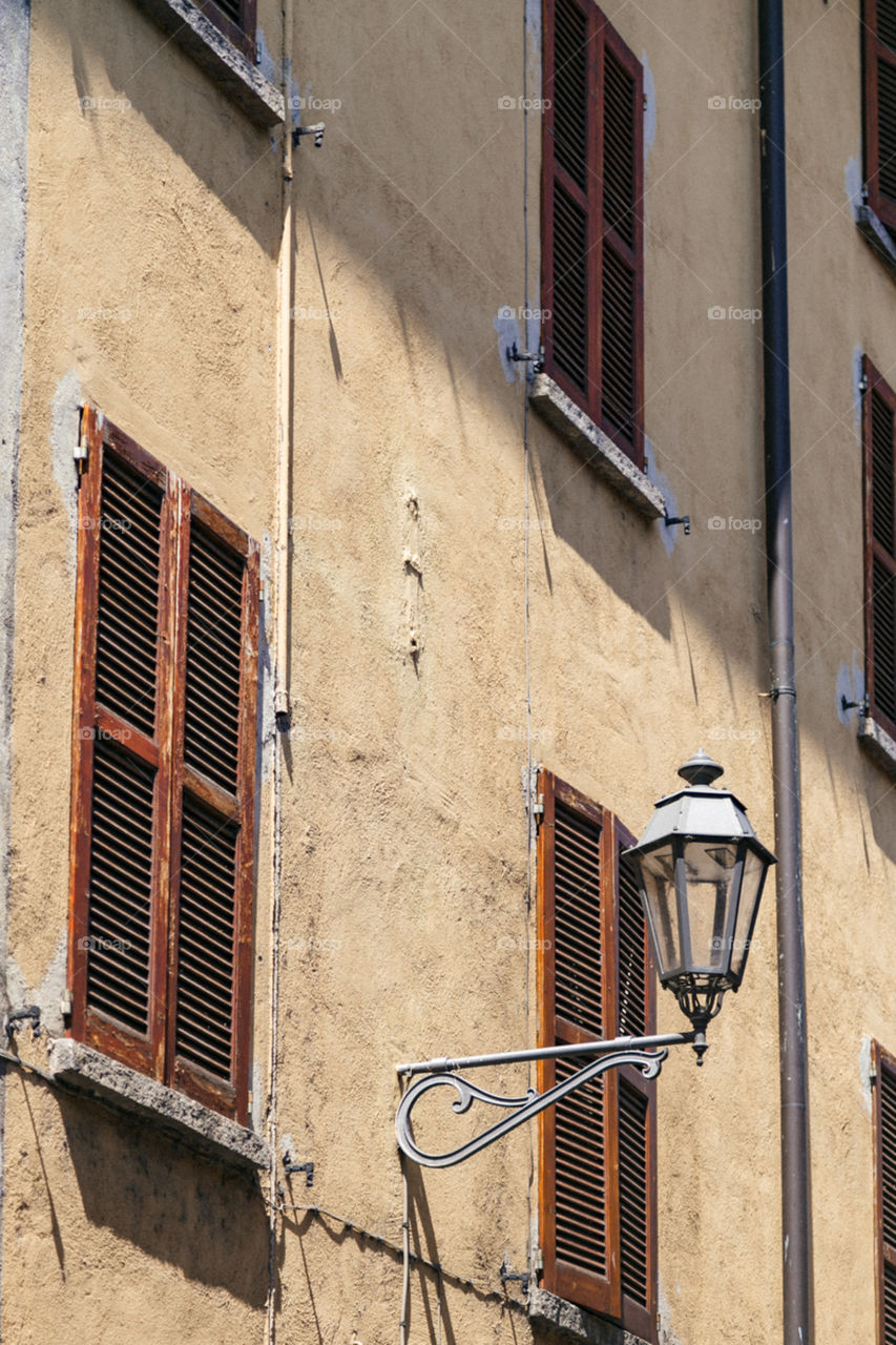 Lago Como no norte da Itália é um lugar lindo para se conhecer na Europa, com paisagens incríveis!