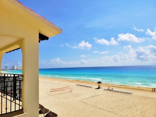 horizon fun scenery day exotic waves dusk concept surf family summer vacation vacations trip natural lagoon view luxury turquoise inspiration mood white sunrise coastline sunshine honeymoon seascape sunlight hawaii beauty tranquil coconut seychelles
