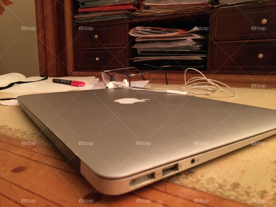 Job at home with Apple laptop
