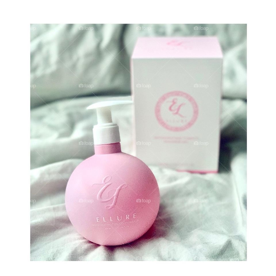 Ellure tomato invigorating shower gel for ladies 