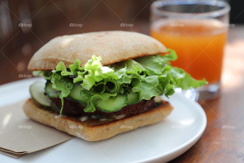 Green salad sandwich and carrot juice for lunch - staying fit