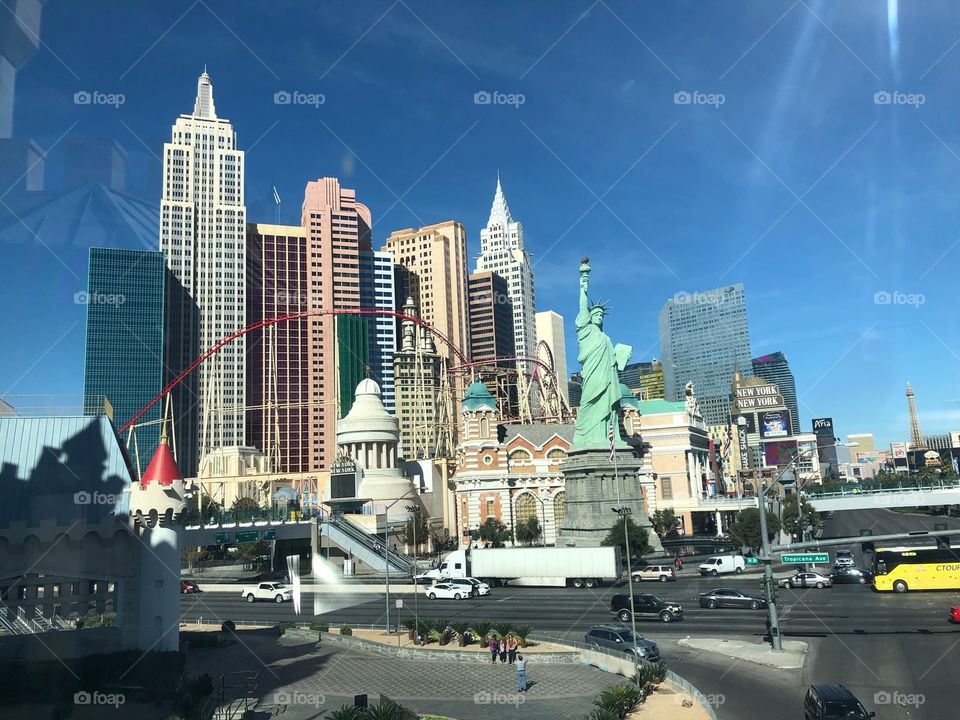 Little New York in Las Vegas , roller coaster to a fake backdrop !! Crazy life in Las Vegas 