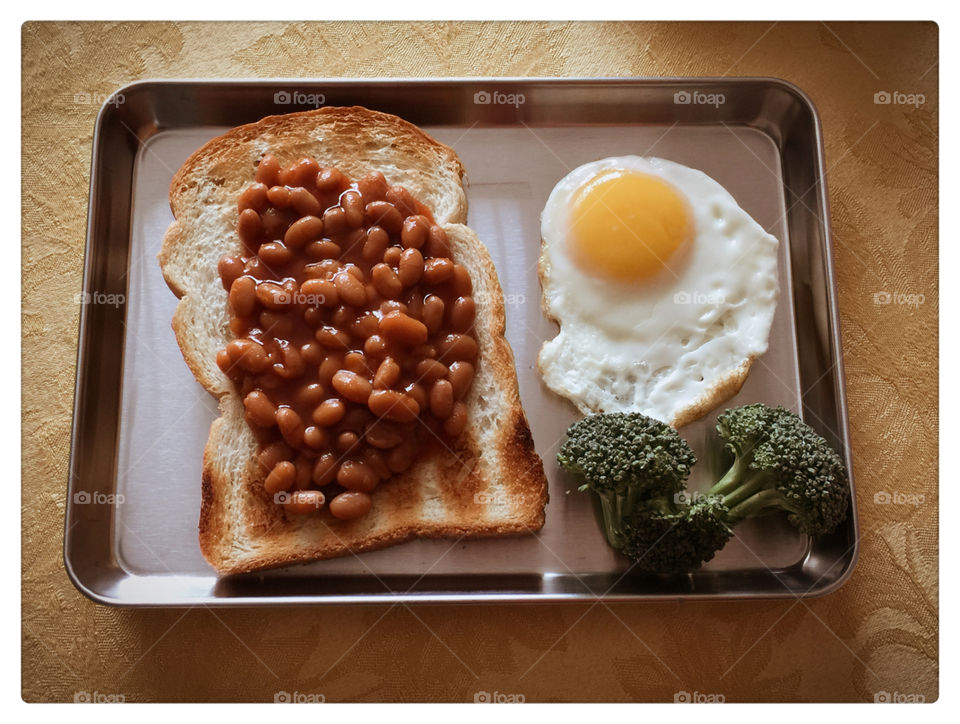 beans on toast and sunny side up 