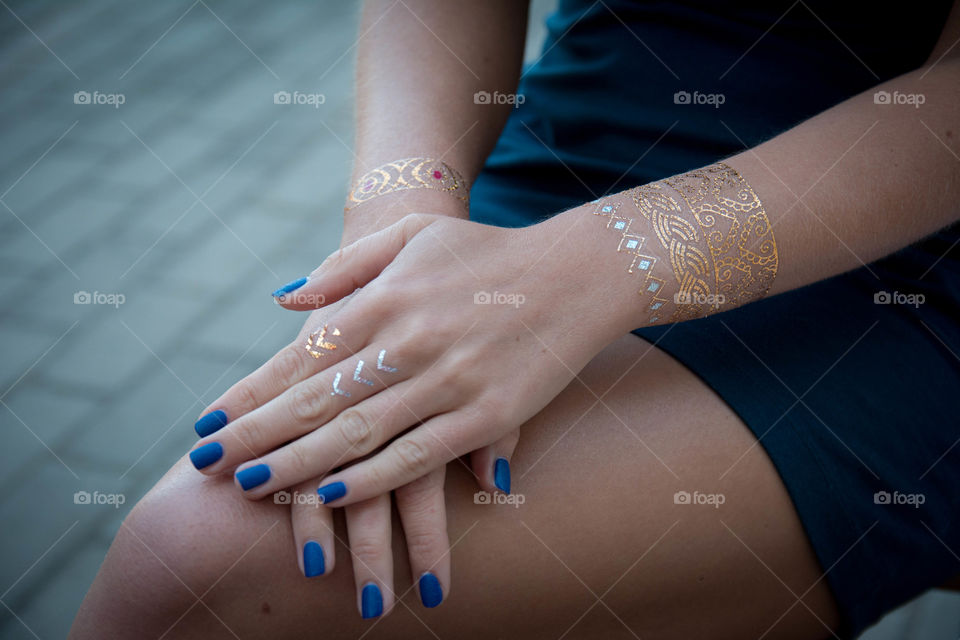 flash-tattoo. girl with flash-tattoo