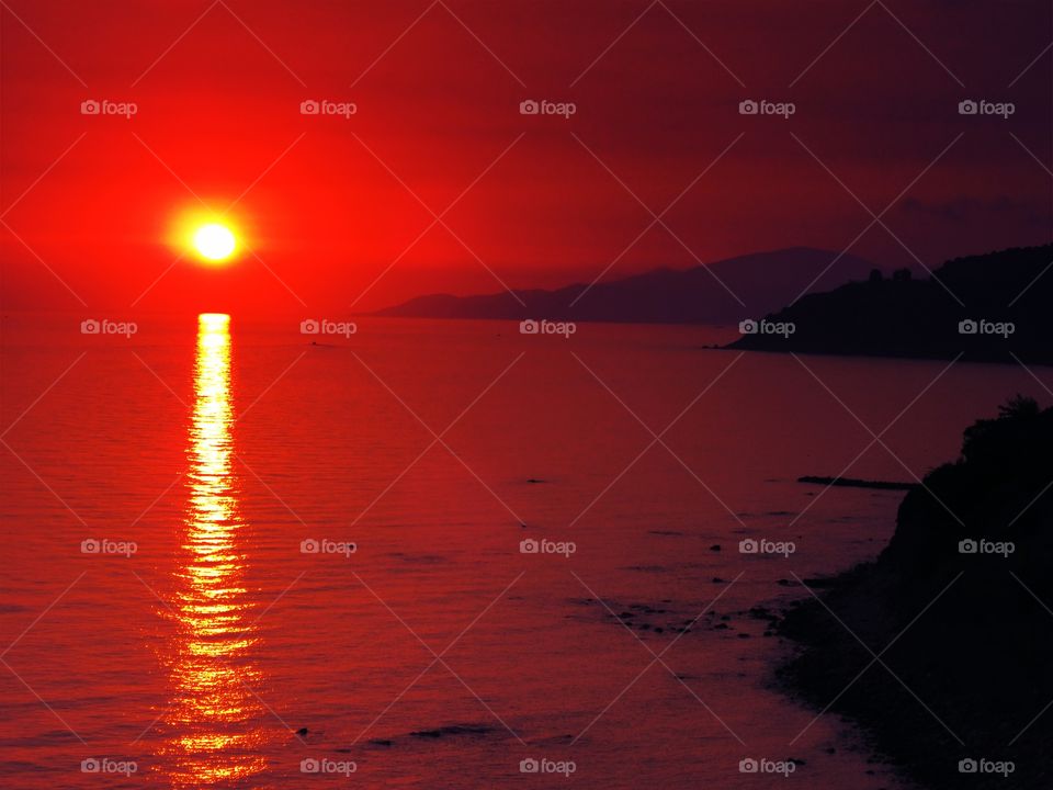 The sun goes down on Cape D'Arena.  (Palinuro - Italy ).