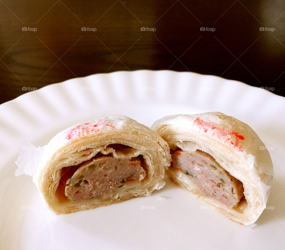 Meat-stuffed Mooncake
鲜肉月饼