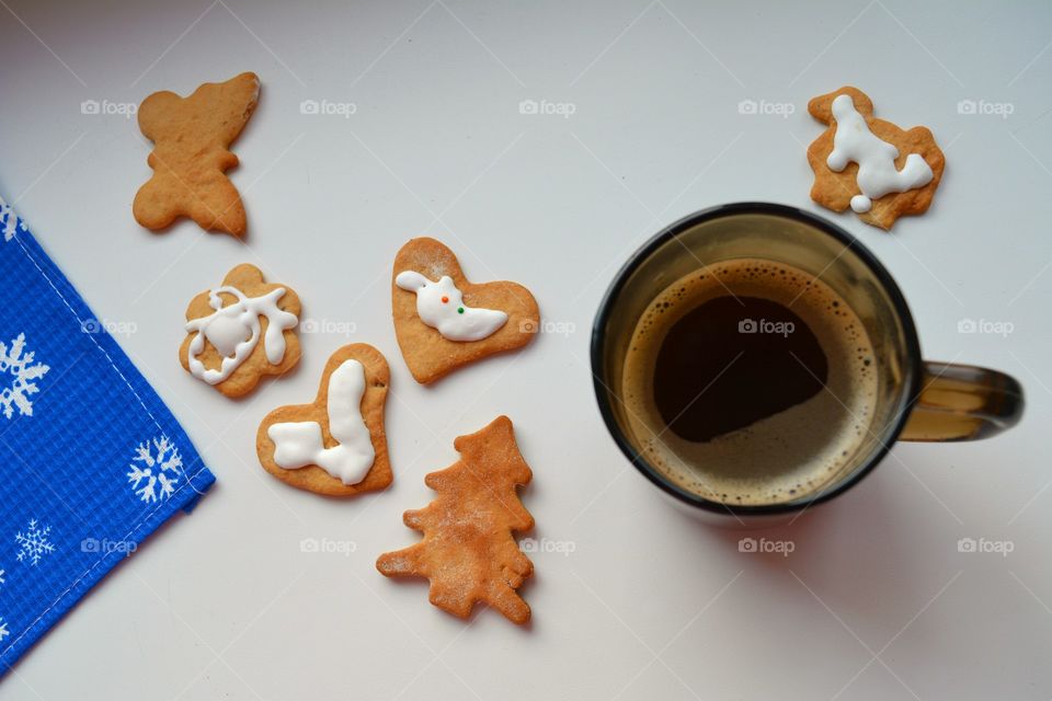 Close up of black coffee and cookies