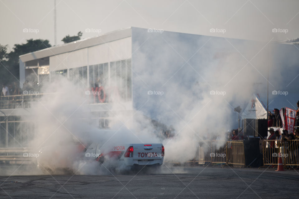 Toyota hilux revo tire burn show