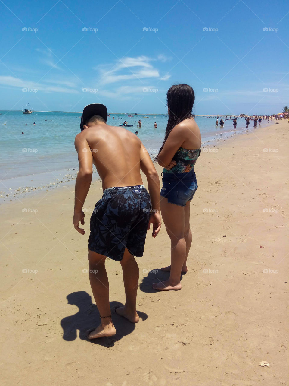 Couple enjoying Saturday to enjoy the red crown beach Bahia Brasil