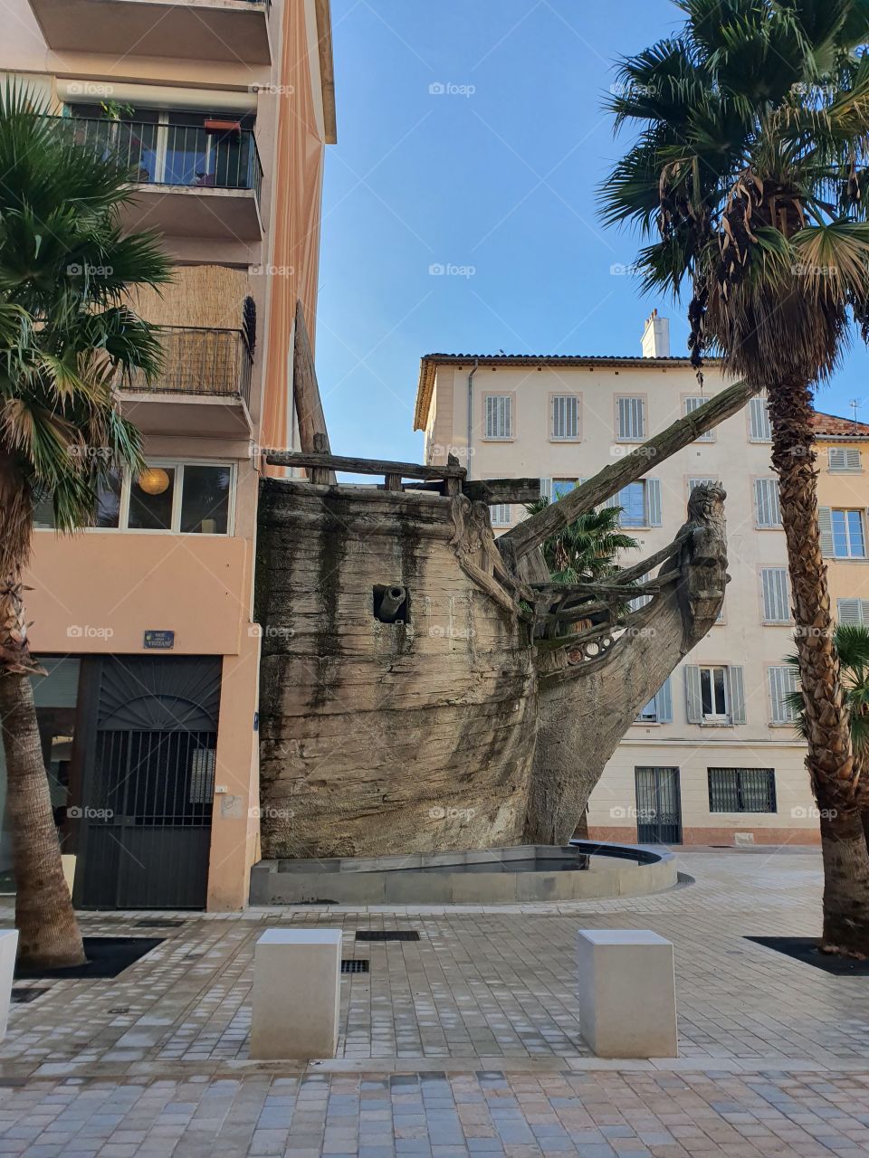Reste de bateau abandonné , Toulon Sud
