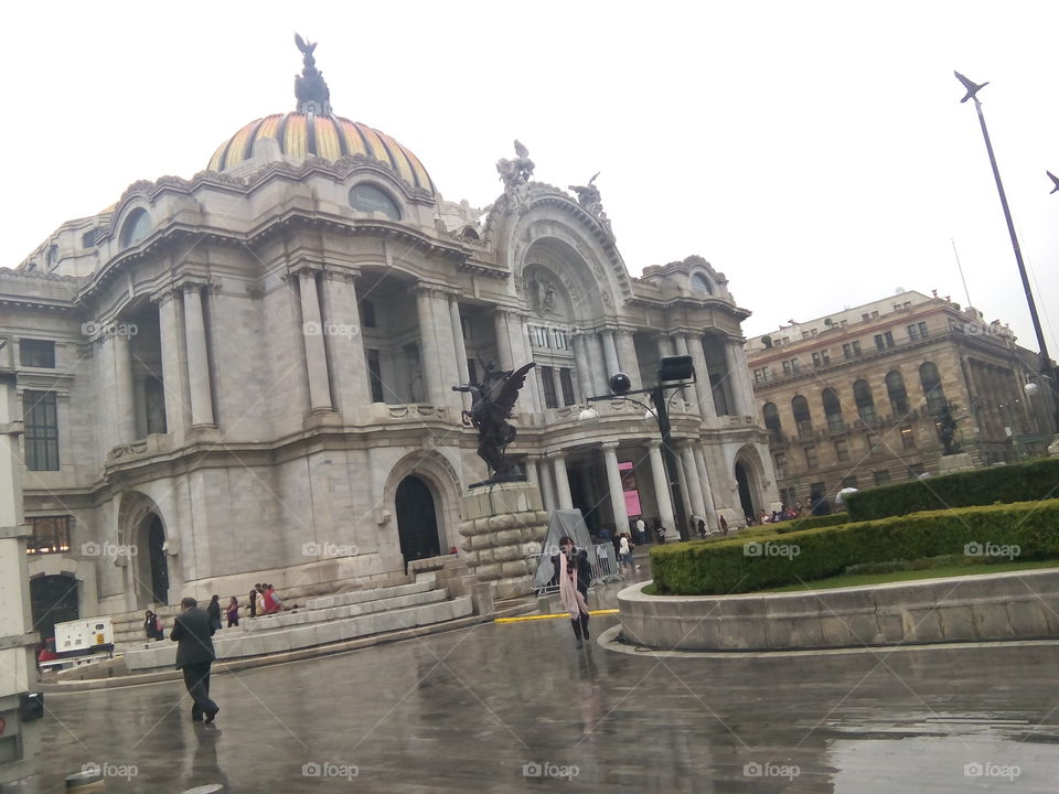Bellas Artes en un día lluvioso, Ciudad de México
