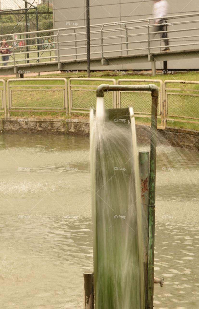 Water flowing on a ramp