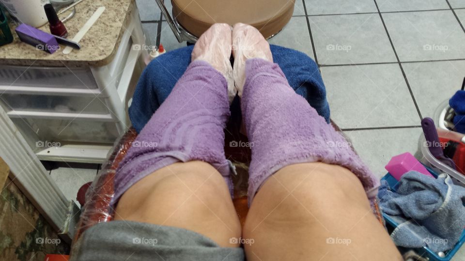 Purple Story: a spa pedicure with these lavender leg wraps is quite soothing