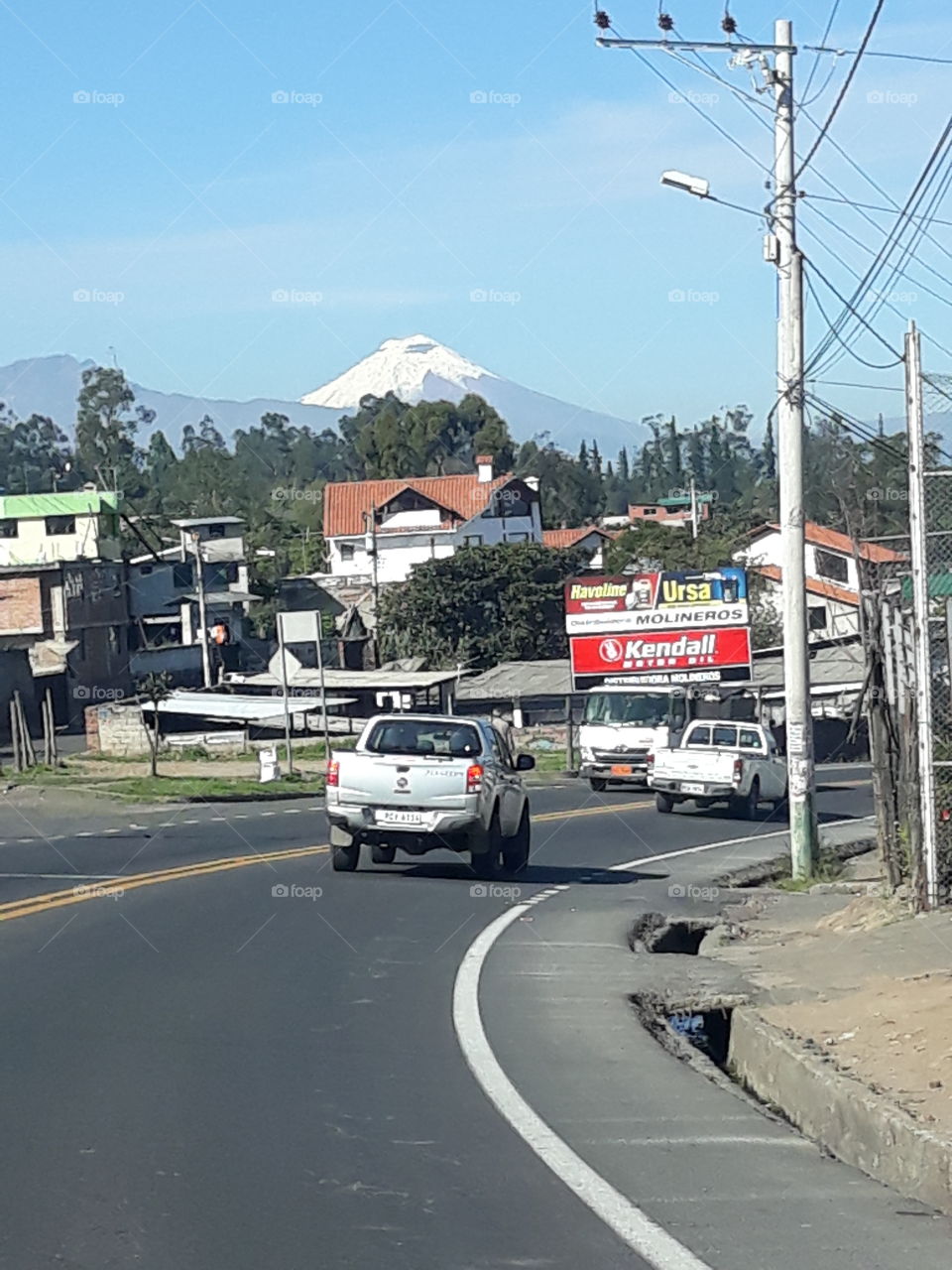 Volcán Cotopaxi visto desde la carretera.
