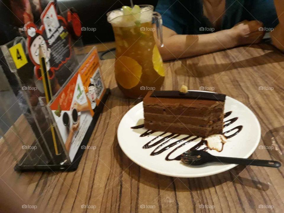 Eat dessert with my mom  in evening