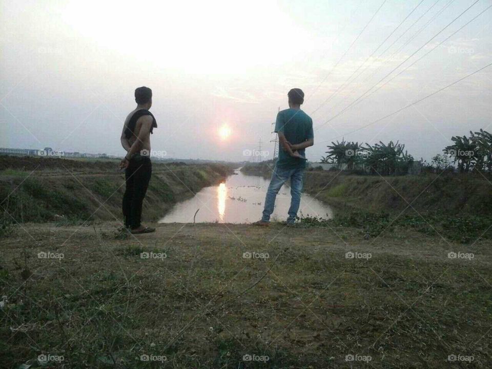 See sun with friend