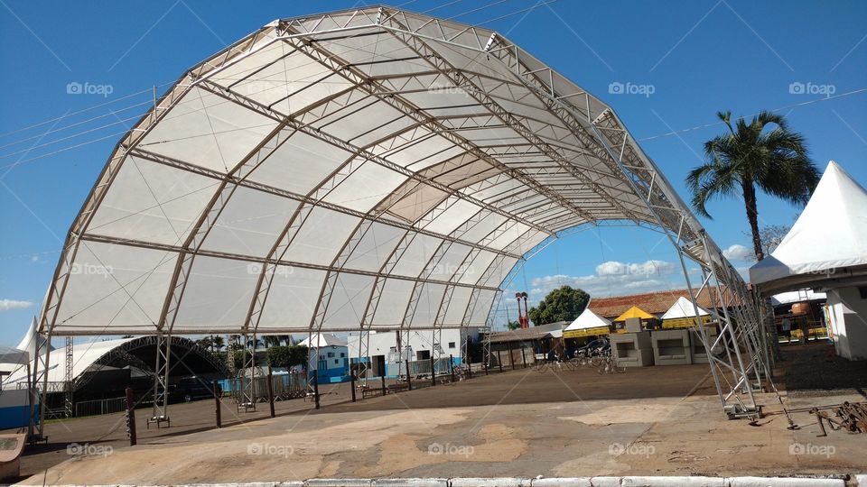 Olha que show de estrutura para boate.