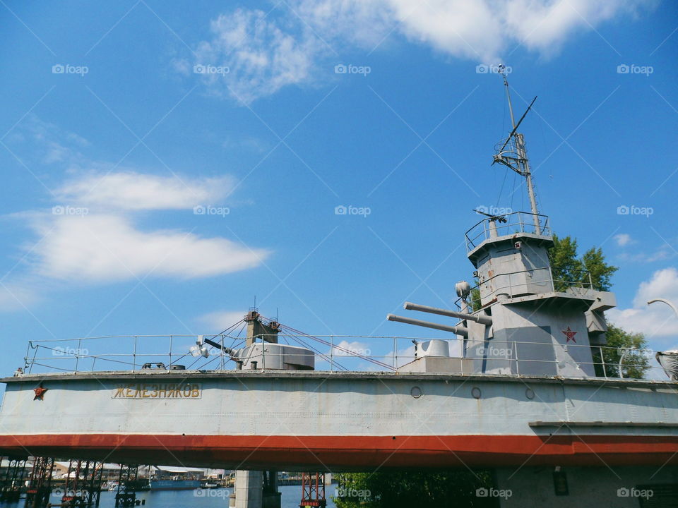 The cruiser "Zheleznyakov" on the Rybalsky peninsula in the city of Kiev