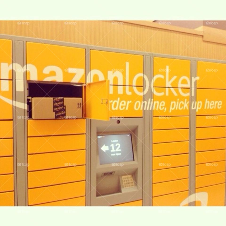 Amazon locker 