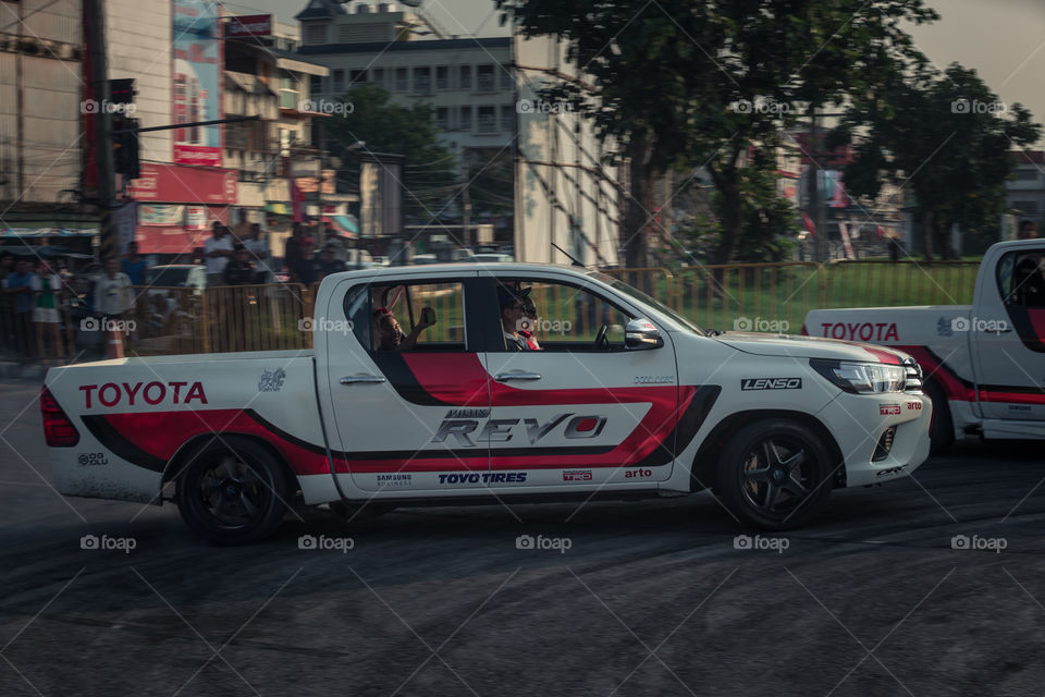 Toyota hilux revo drift show 