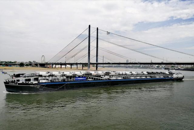 Car carrier boat
