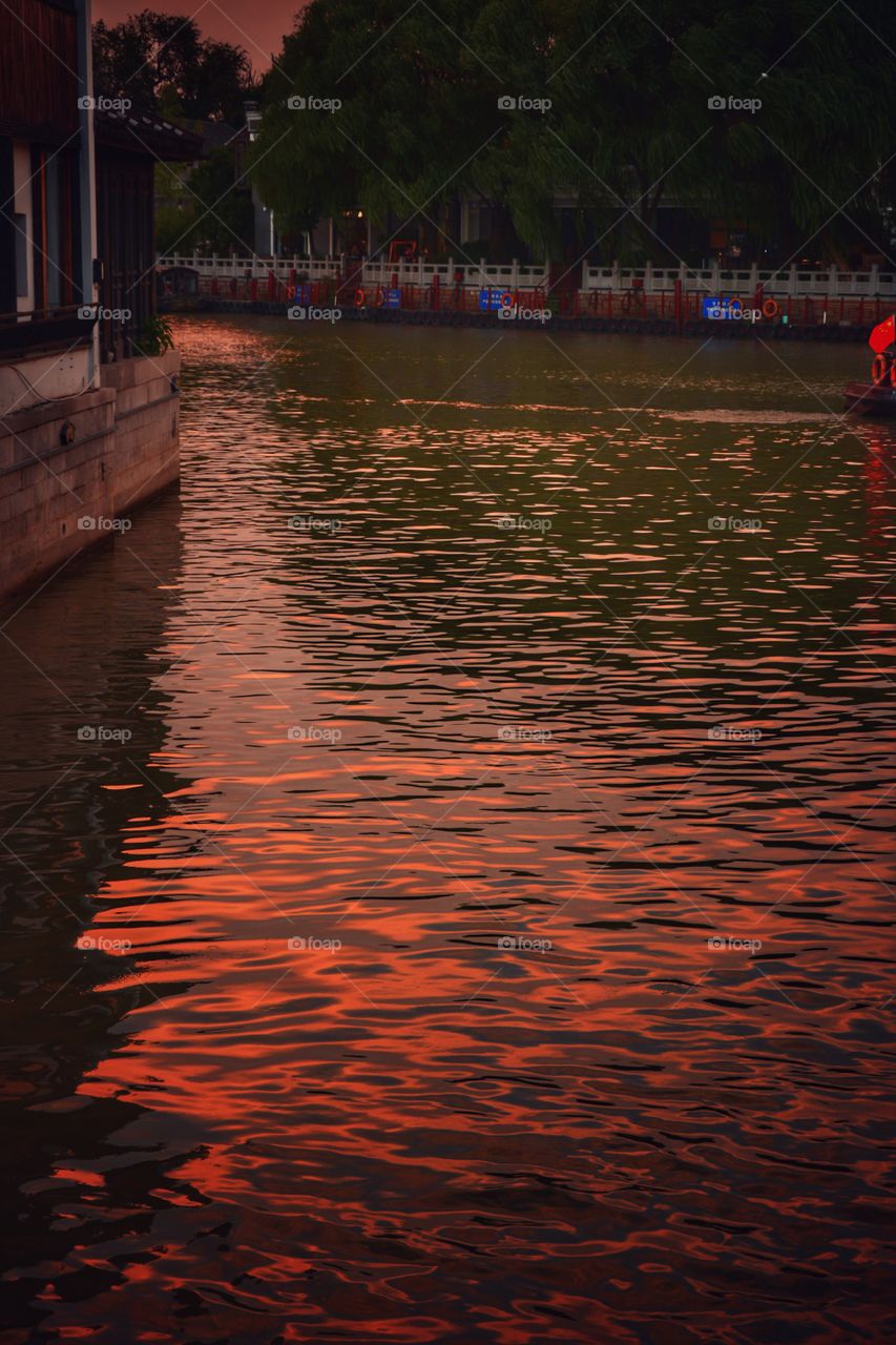 苏州日落...reflection of the sunset makes the canal look awesome in red color of the sun