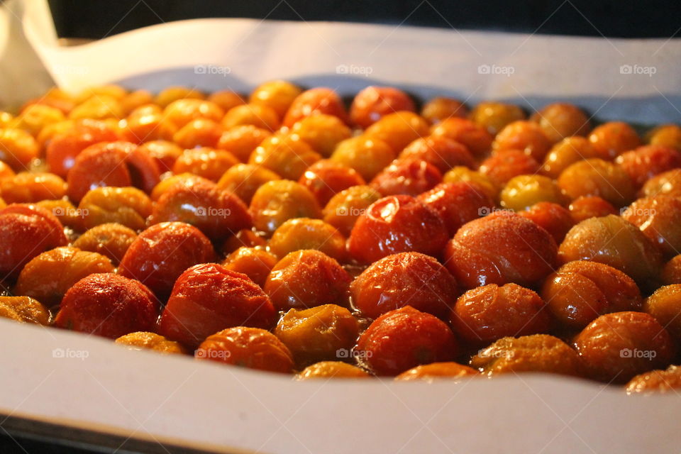 roasting tomatoes