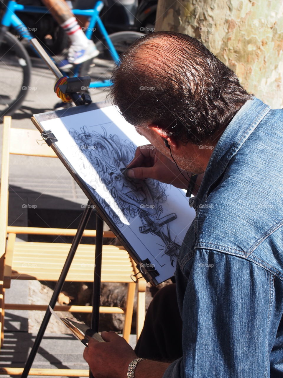 artist using charcoal