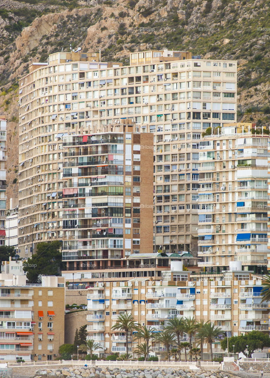 edificio en la costa