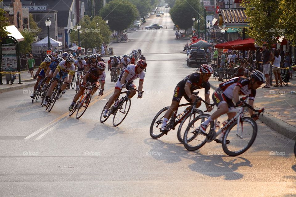 Bicycle racing criterium 