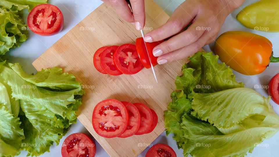 Preparing home and fresh salad for lunch 🍅🫑🥬😋 Homemade 🥗 The best food is homemade food 😋