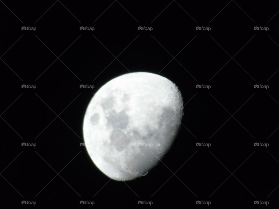 Lua em uma noite de experimentos com a nova câmera. 
#lua
