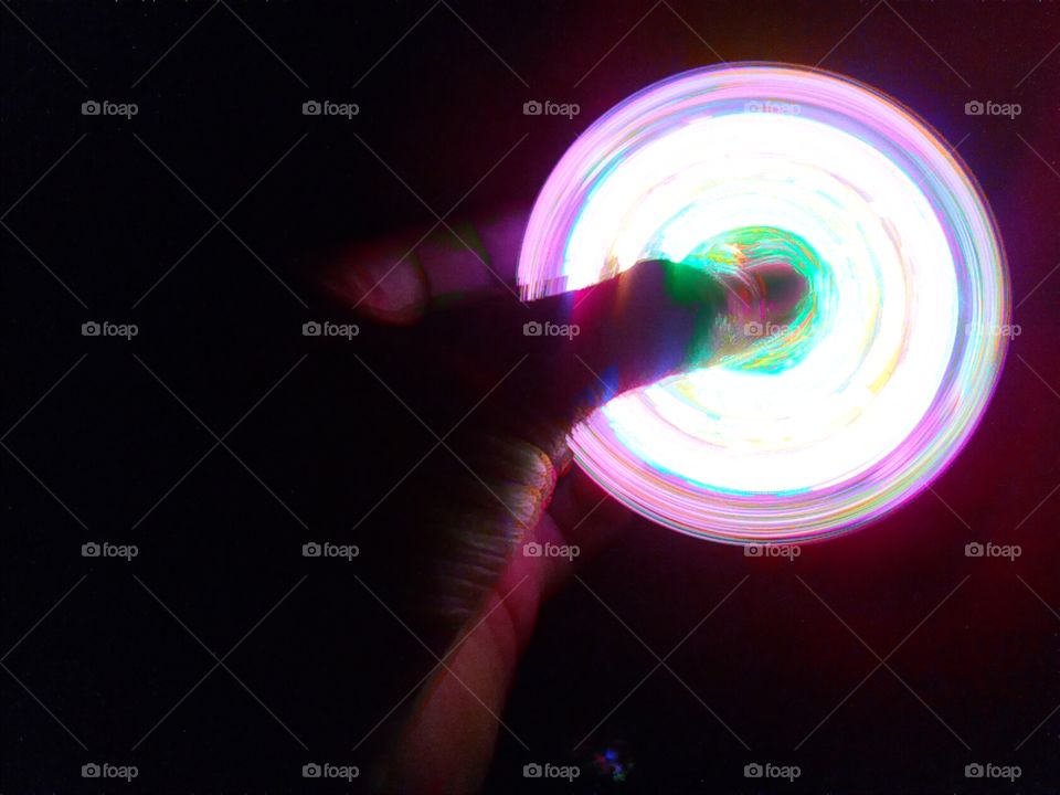fidget spinner glow in night