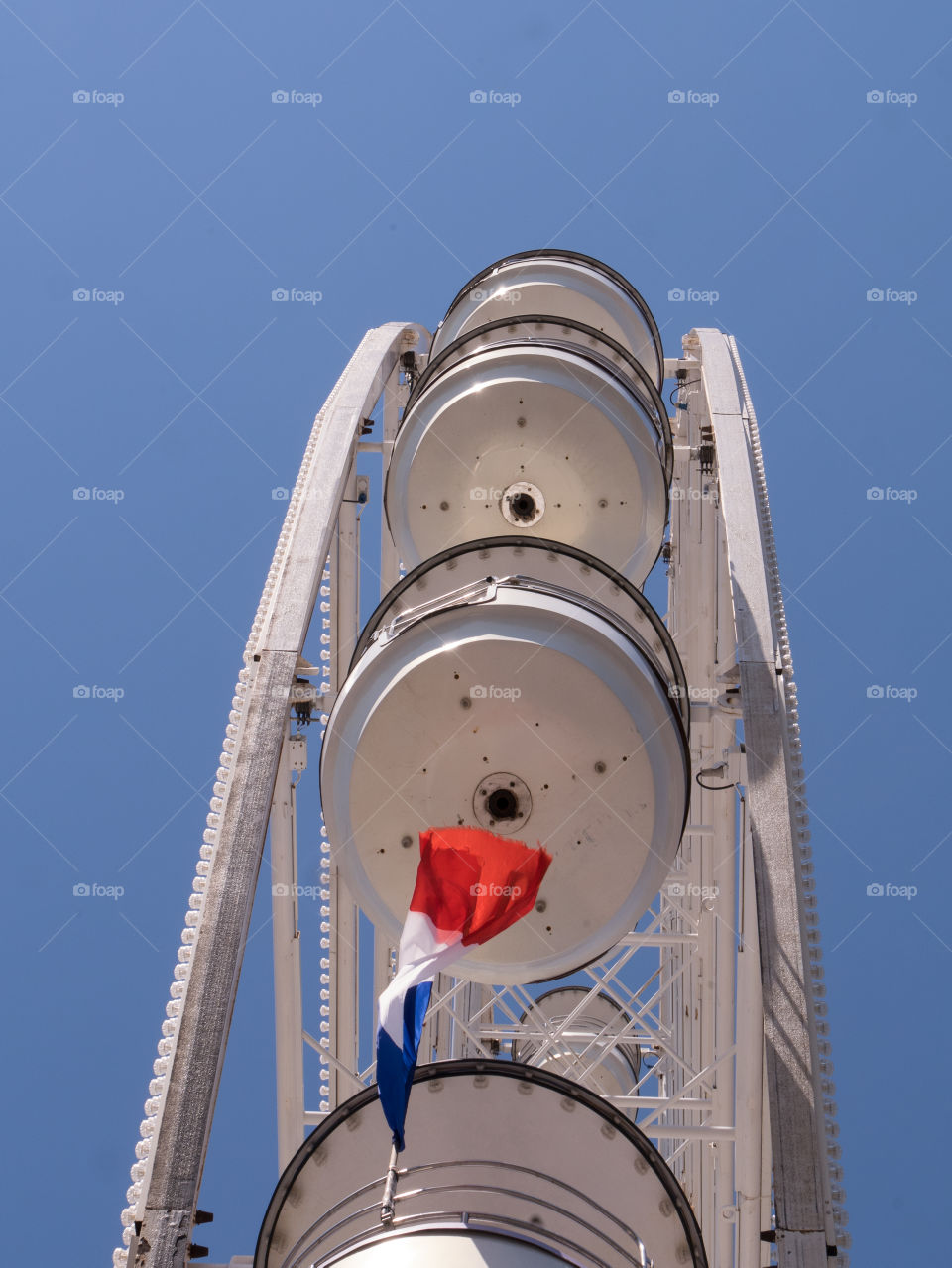 flag on thé wheel