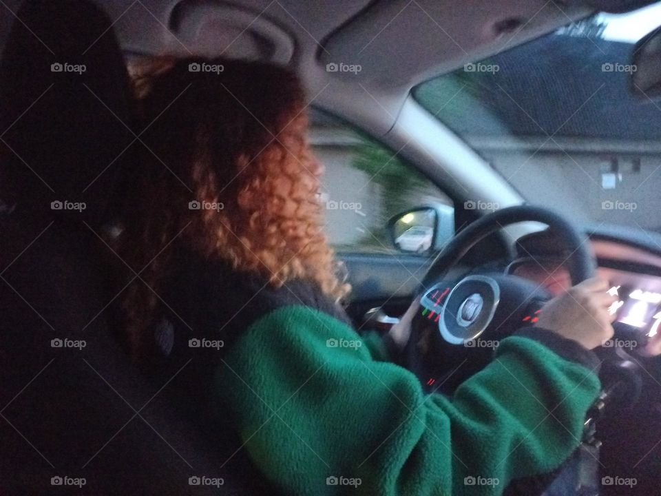 A elegância  e a beleza da  cor Verde no look! As cores possuem grande influência  na hora de compor um look, pois cada uma delas tem um significado  e nos  transmite  uma mensagem