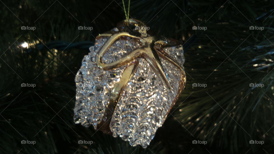 Glass present ornament