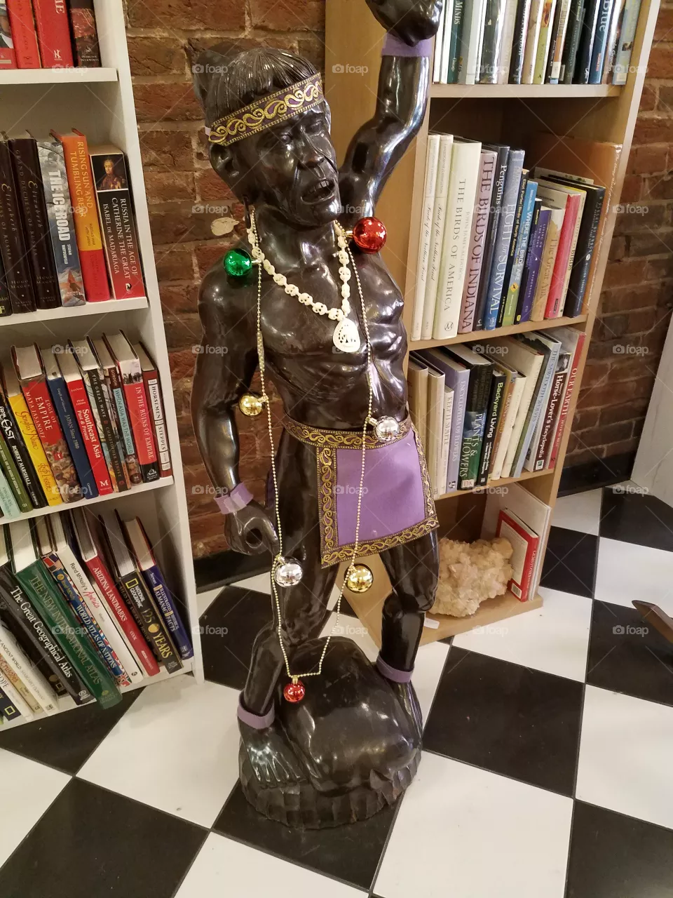 statue